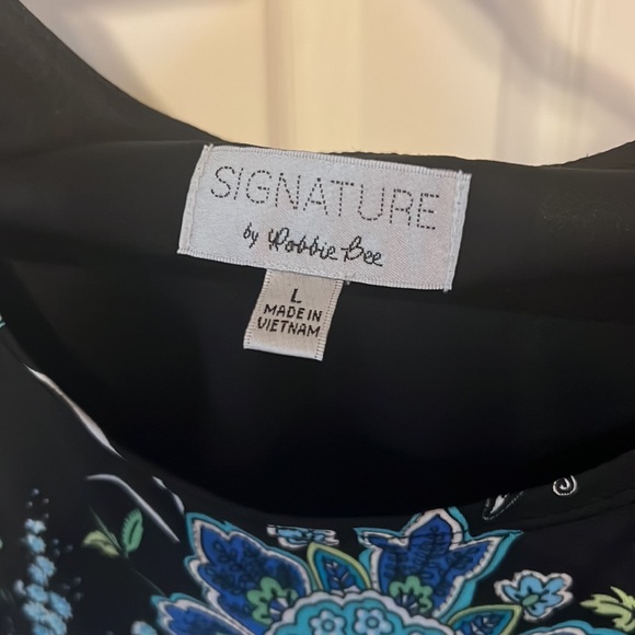 Robbie Bee signature ladies dress w/side tie. Size L. - Picture 2 of 2